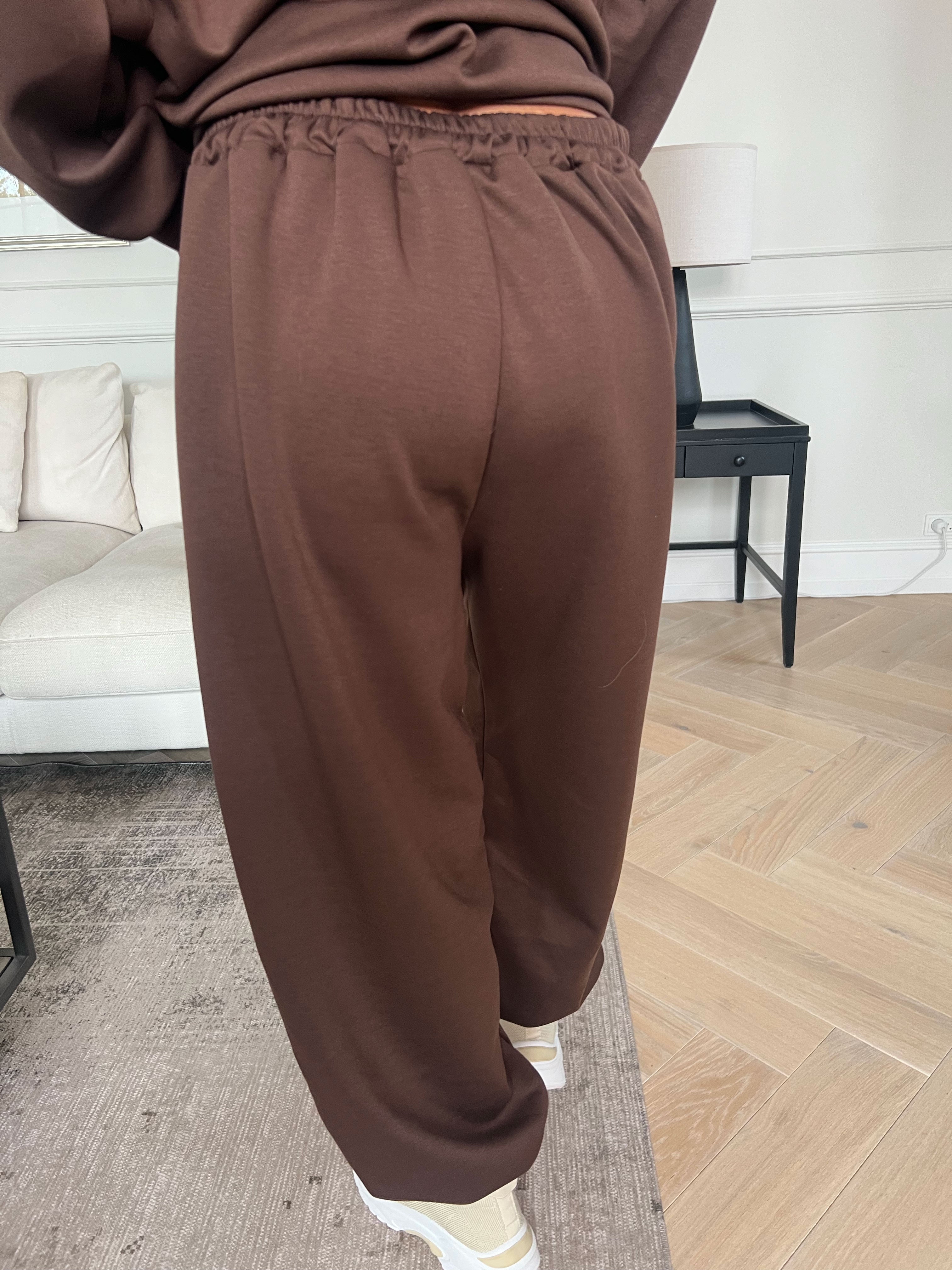 Winona - Blødt oversized joggingsæt i viskose med Vogue stående på bluse og bukser